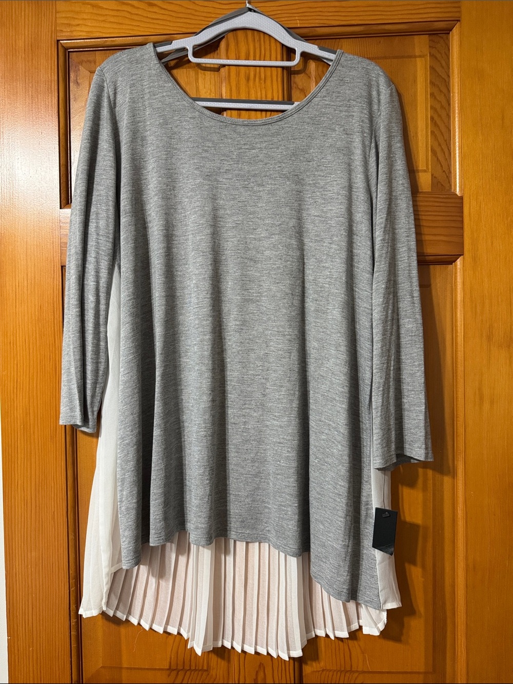 Apt. 9 Grey Tunic with Pleated Ivory Back Size XL